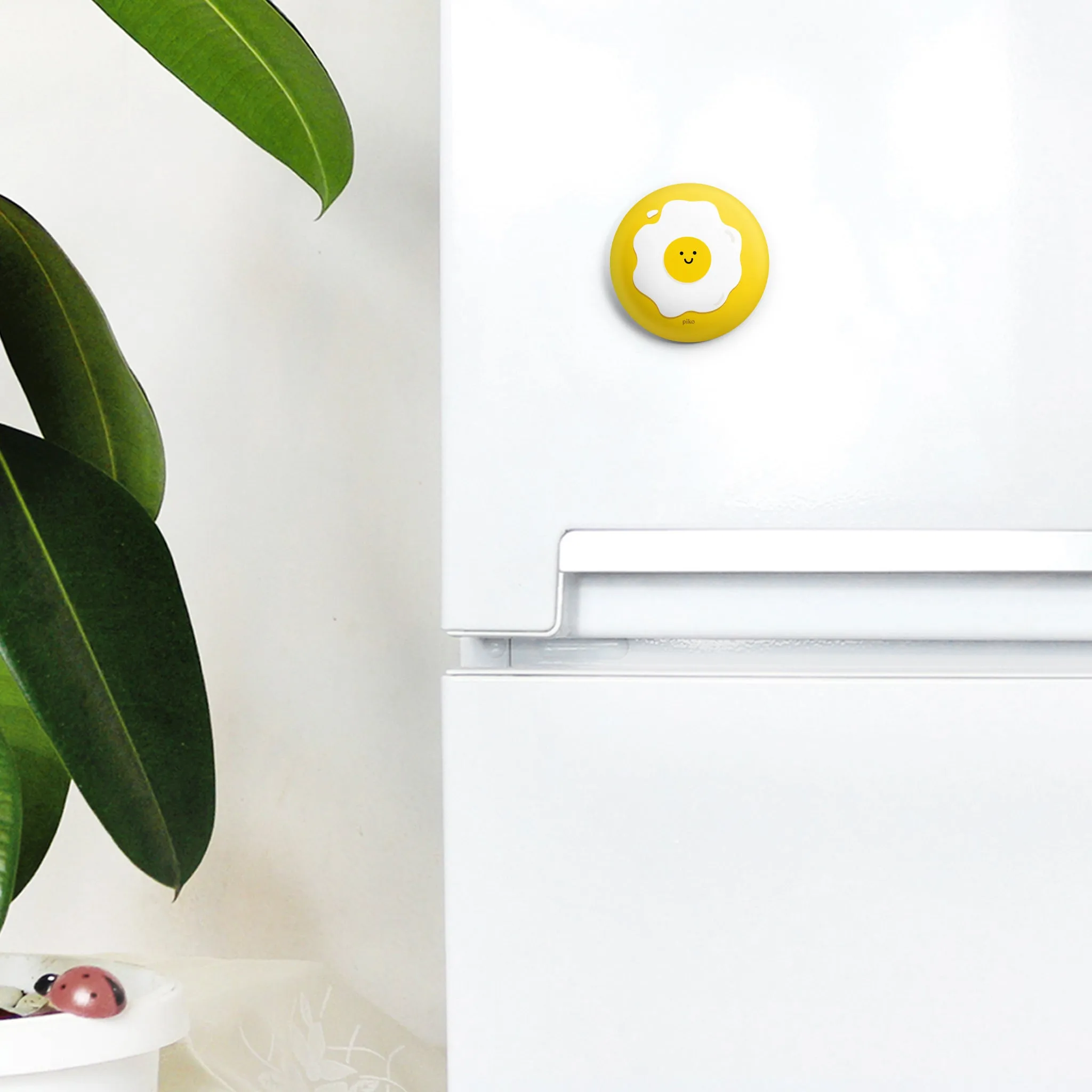 Badge   Fridge Magnet / Egg