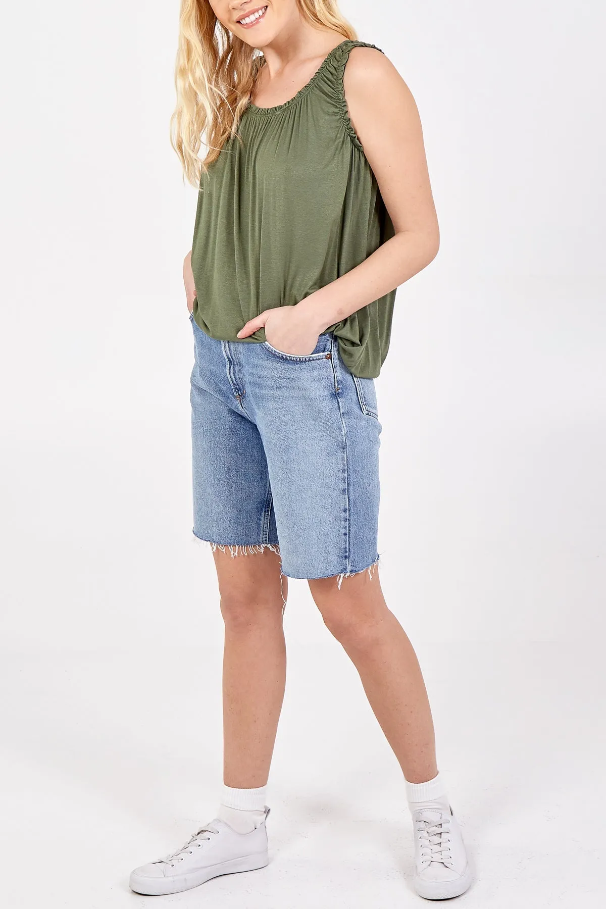 Balloon Ruffle Neck Vest