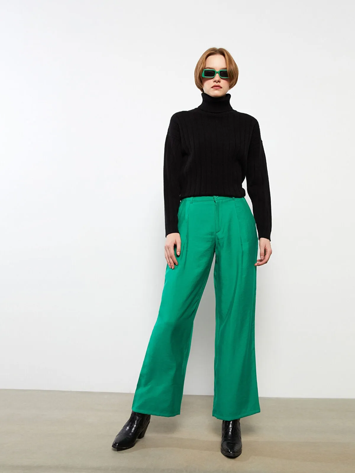 Comfortable Fit Straight Women Trousers