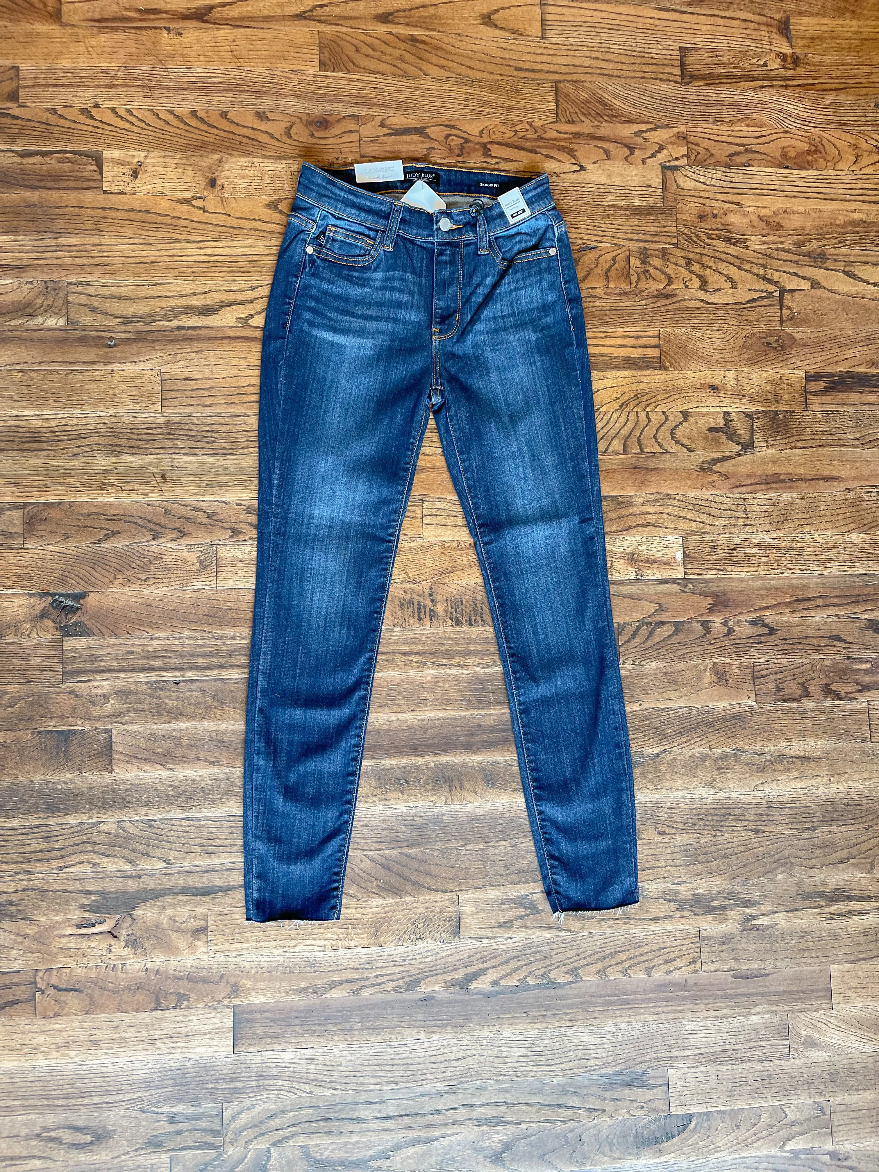 Judy Blue || Marlena Mid-Rise Raw Hem Skinny Jean