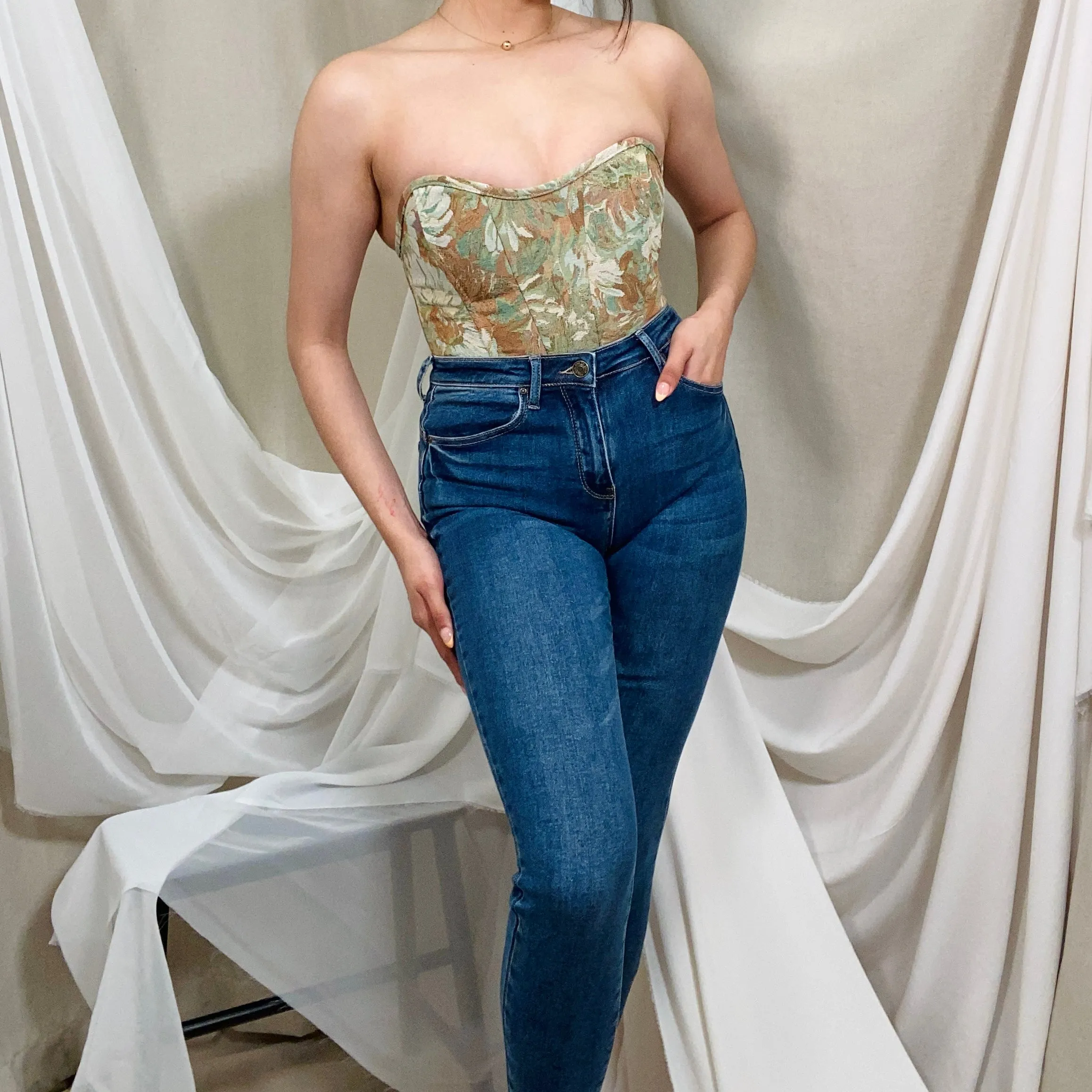 Julieta High Rise Jeans (Med)