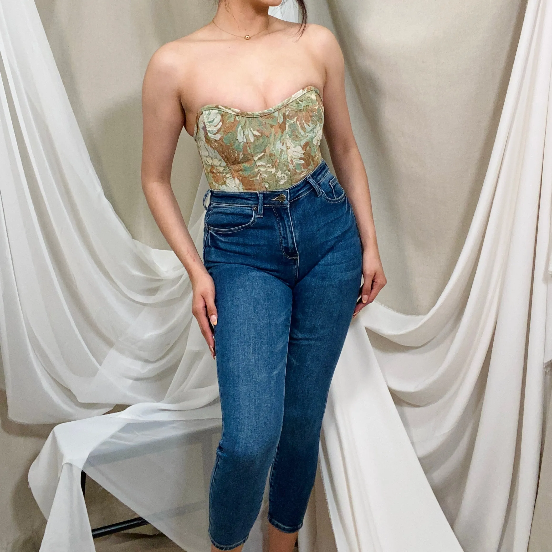 Julieta High Rise Jeans (Med)