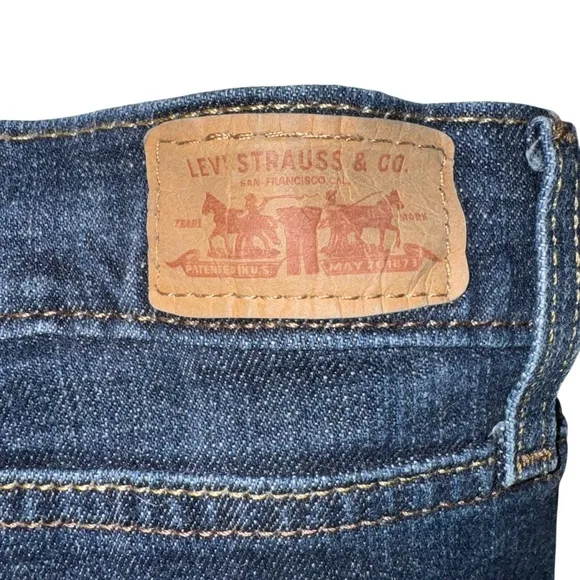 Levi Women’s Dk Blue Jeans SZ 32X33 Wide Leg Mid-Rise 100% Cotton Fancy Pockets