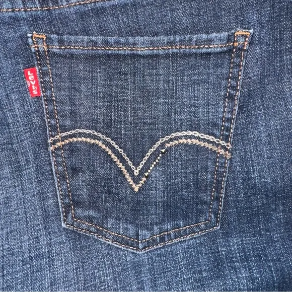 Levi Women’s Dk Blue Jeans SZ 32X33 Wide Leg Mid-Rise 100% Cotton Fancy Pockets