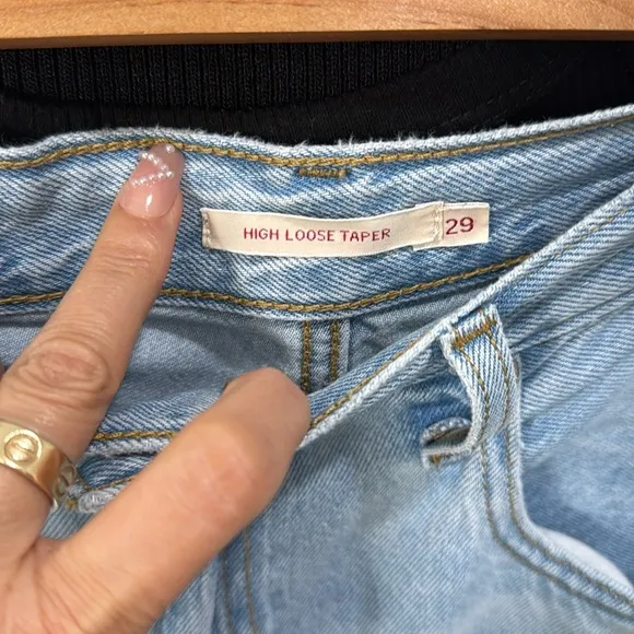 Levi’s Premium Women’s High Loose Taper Fit Light Blue Denim Jeans Size 29 90’s