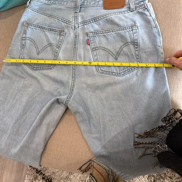 Levi’s Premium Women’s High Loose Taper Fit Light Blue Denim Jeans Size 29 90’s