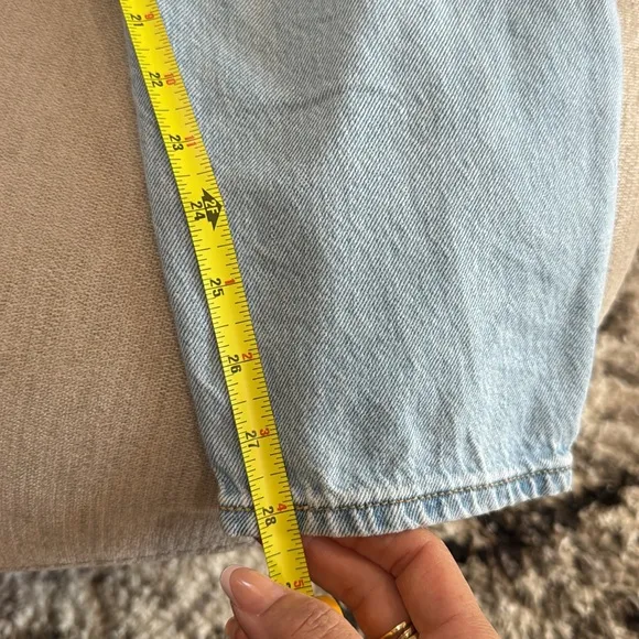 Levi’s Premium Women’s High Loose Taper Fit Light Blue Denim Jeans Size 29 90’s