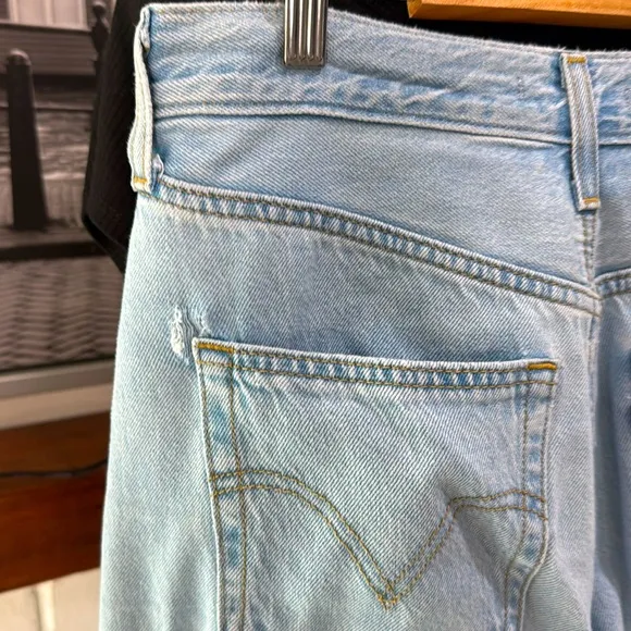 Levi’s Premium Women’s High Loose Taper Fit Light Blue Denim Jeans Size 29 90’s