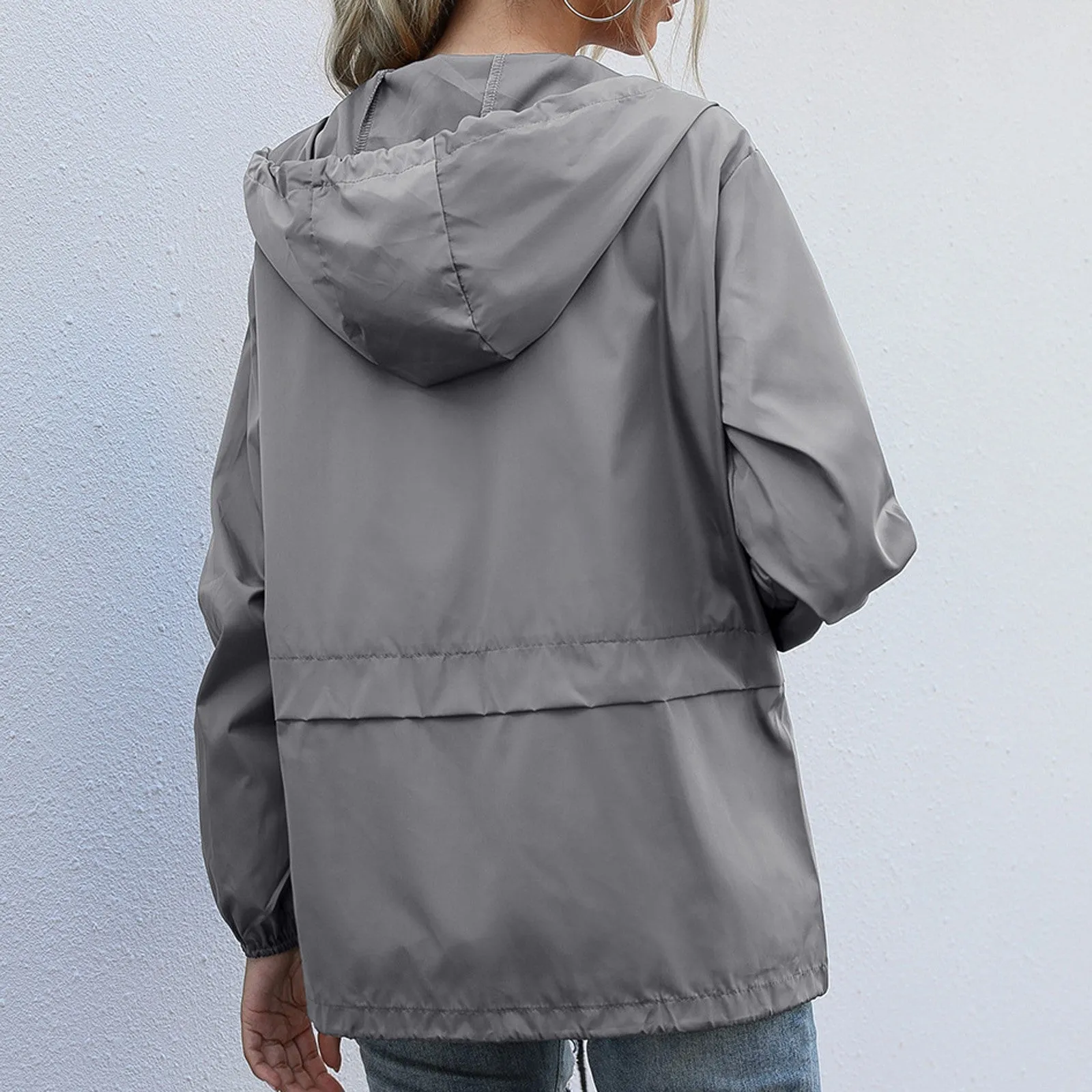 Lightweight Hooded Jacket for Casual Outings