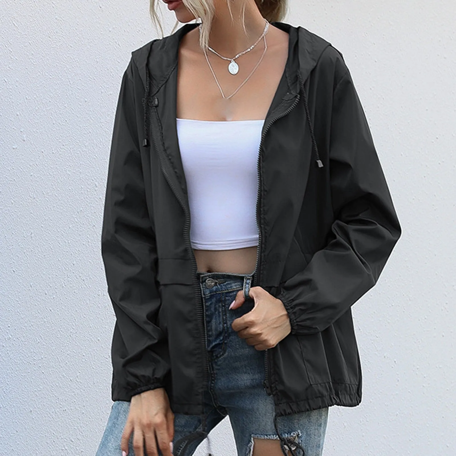 Lightweight Hooded Jacket for Casual Outings