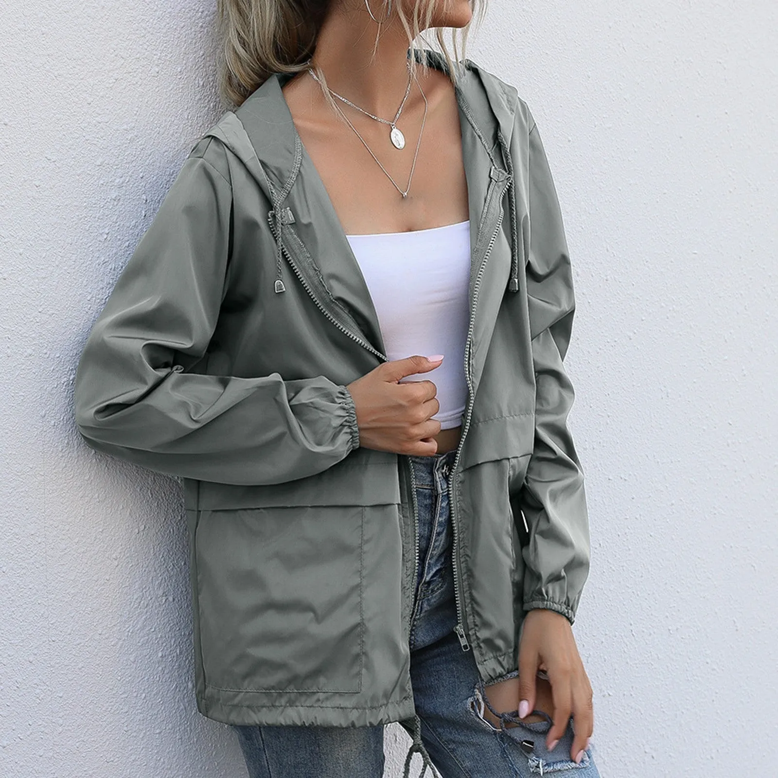 Lightweight Hooded Jacket for Casual Outings