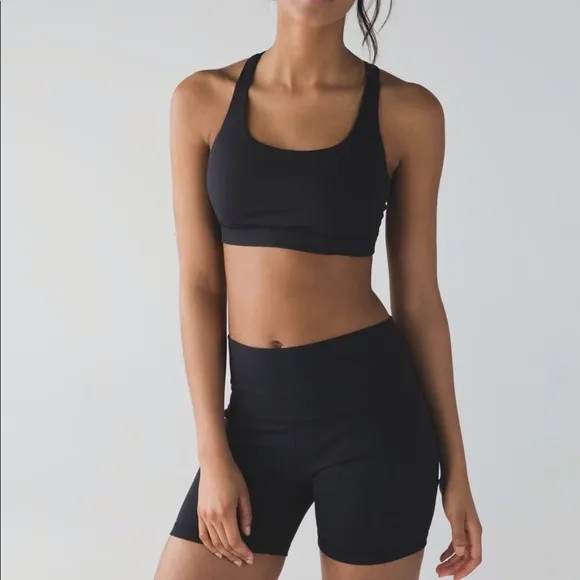 Lululemon black energy criss cross back strap sport bra