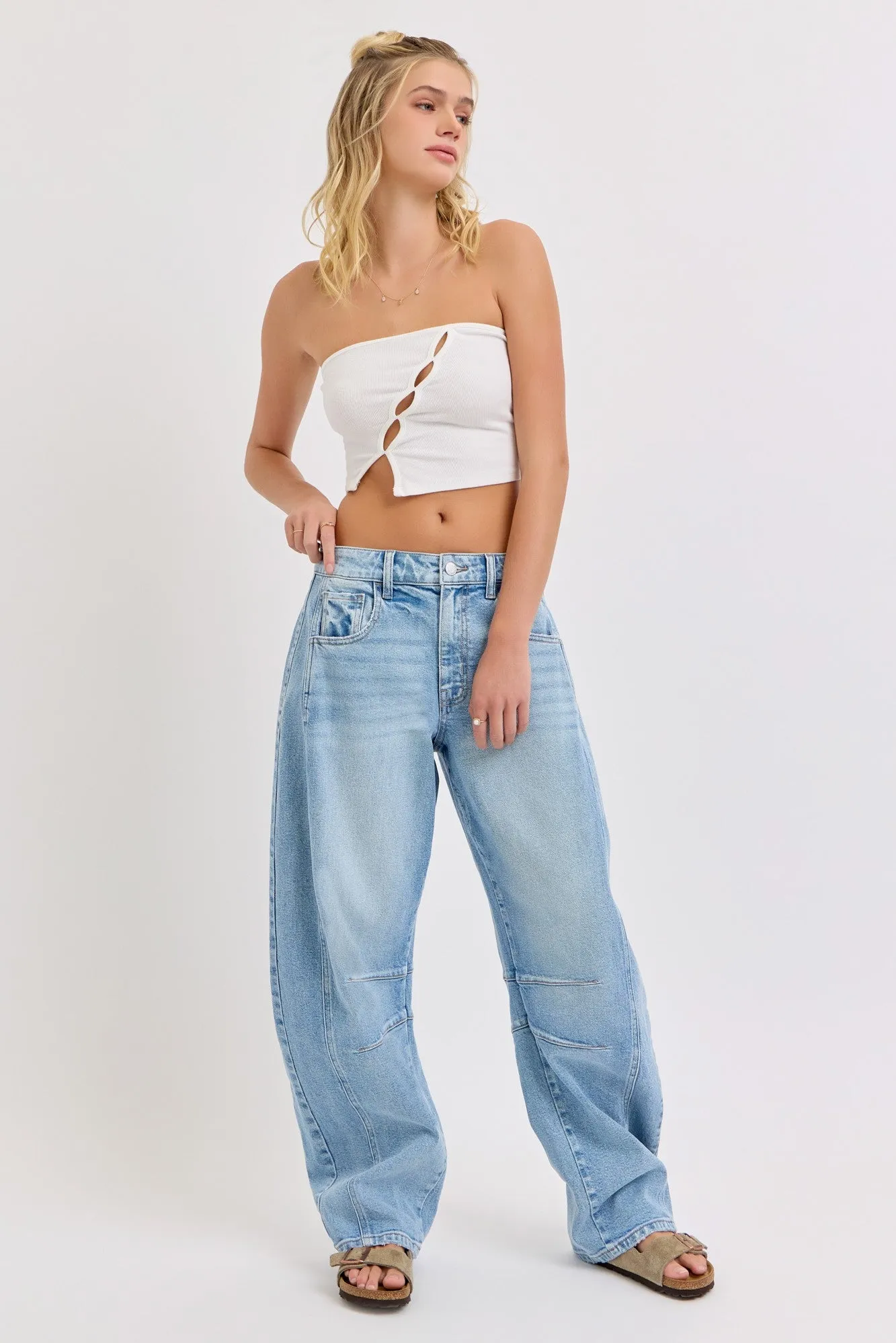 Mid Waisted Barrel Jean