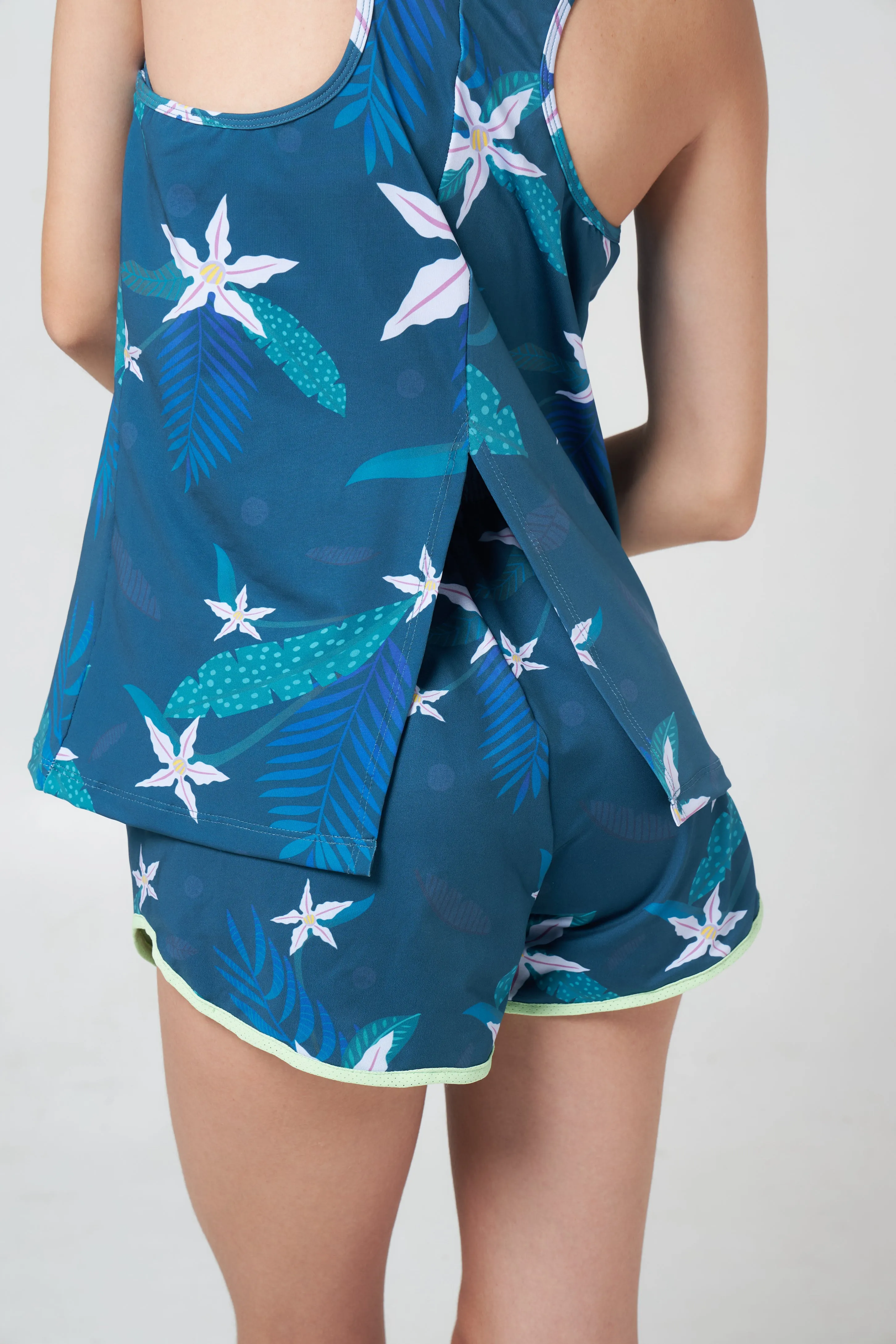Nature Flow Tank – Breezy & Artistic