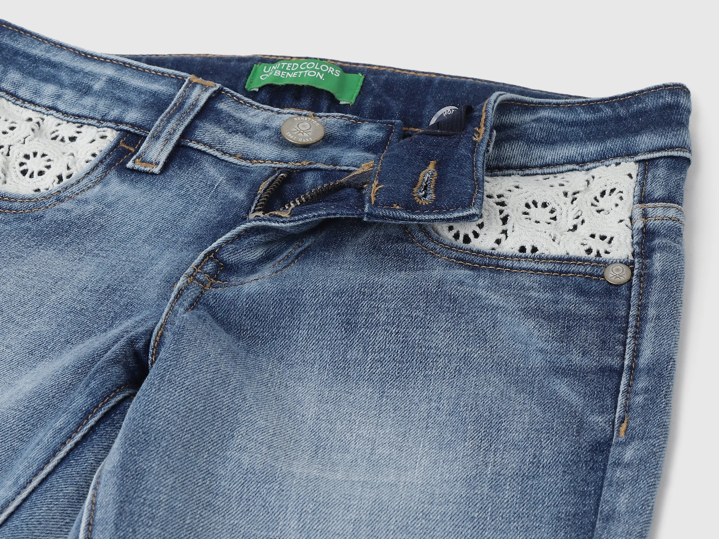 Solid Pattern Slim Fit Jeans