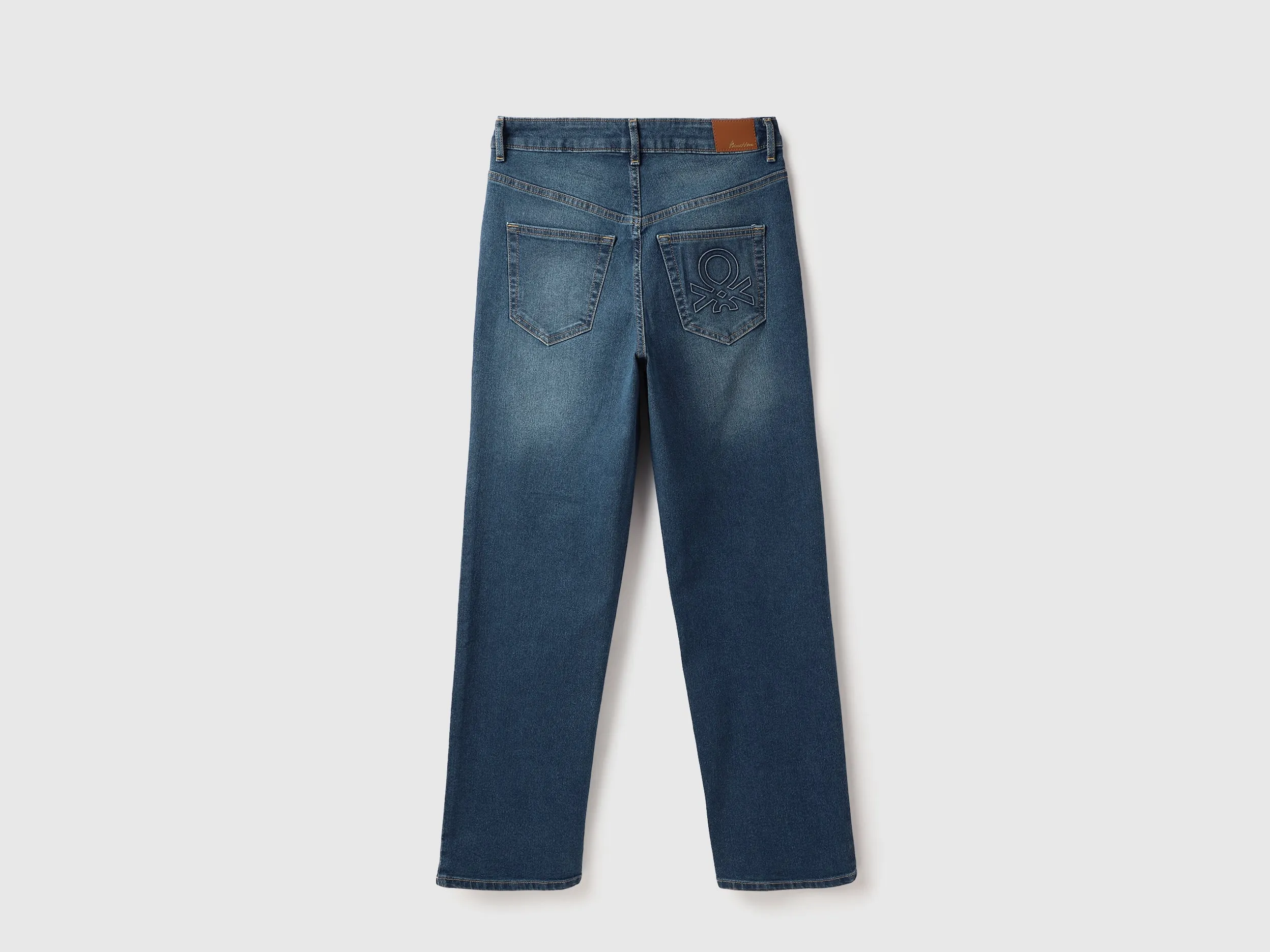 Solid Straight Fit Clean Wash Jeans
