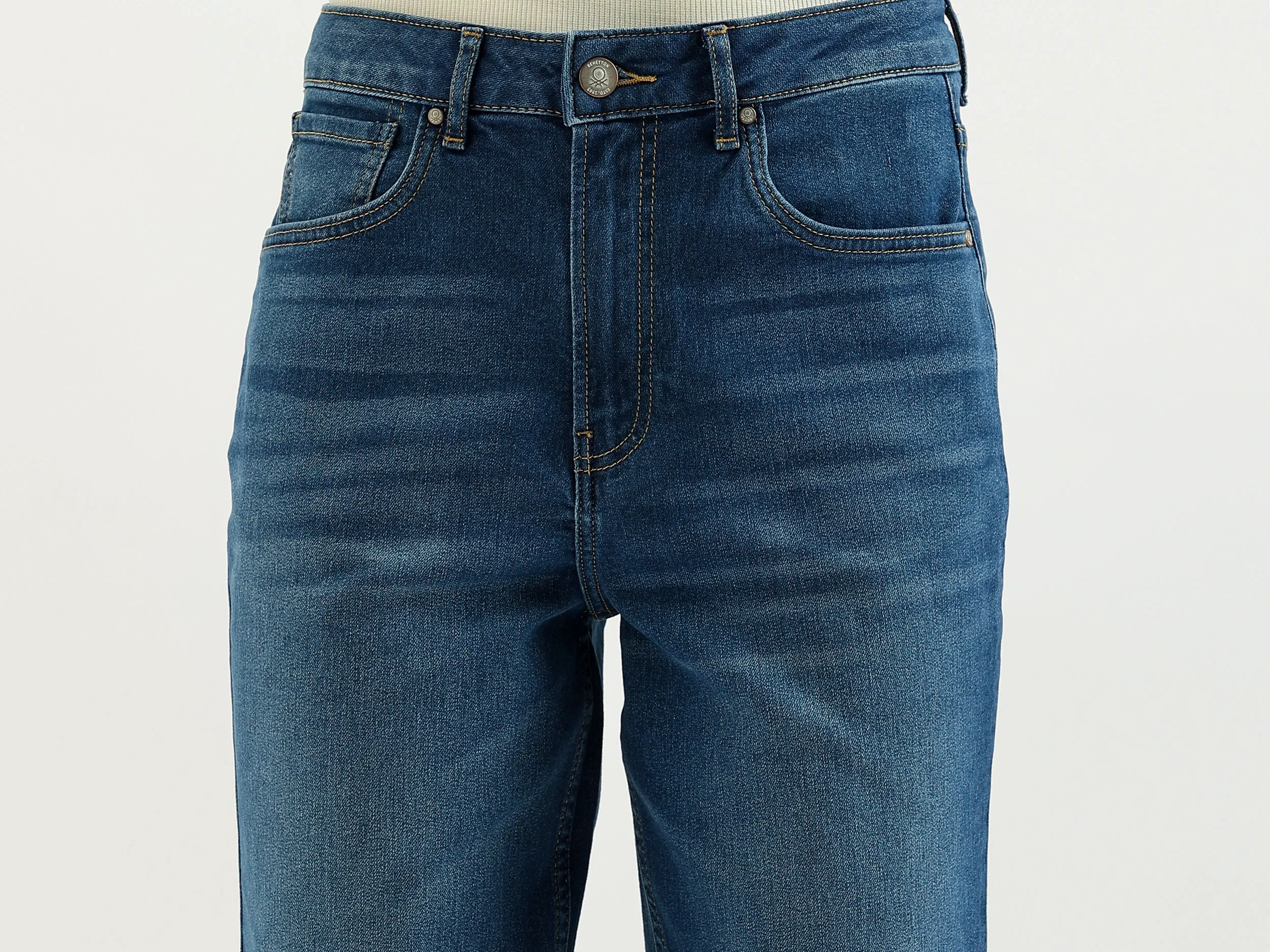 Solid Straight Fit Clean Wash Jeans