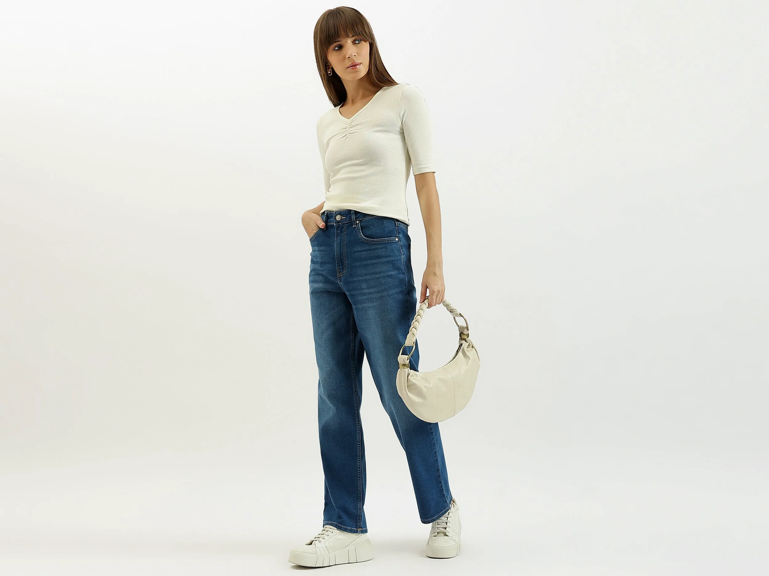 Solid Straight Fit Clean Wash Jeans